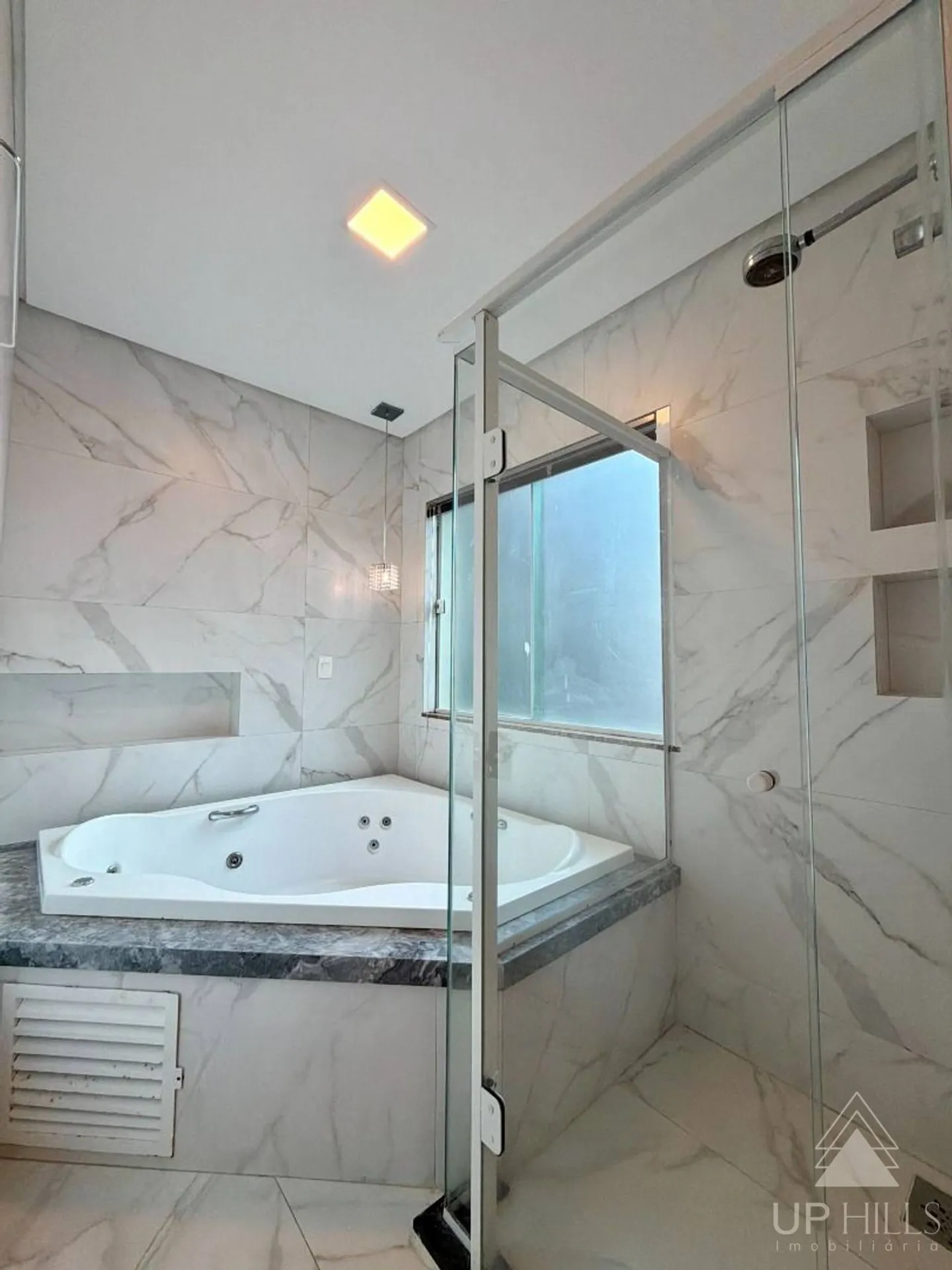Casa com 3 suítes e cozinha aberta com fogão a gás — photo 44
