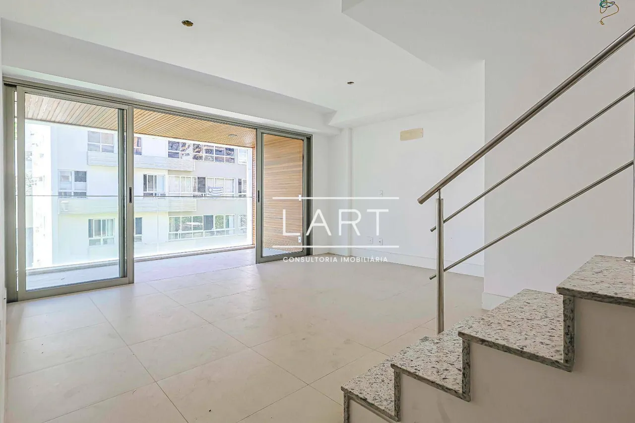 Top-floor apartment with 3 bedrooms and 2 bathrooms — photo 5