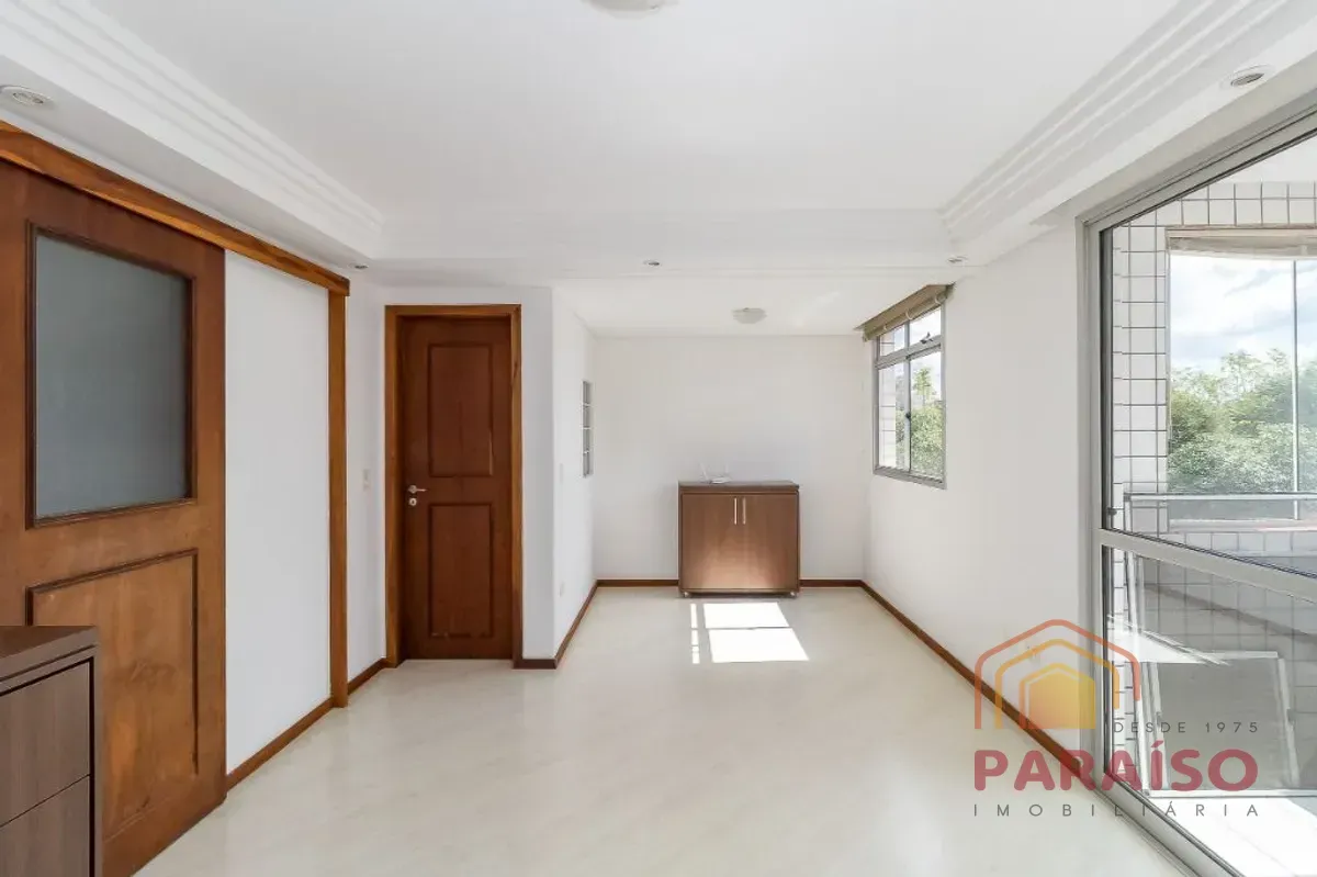 Balcony with a grill in a 2-bedroom apartment, 90 m² — photo 8