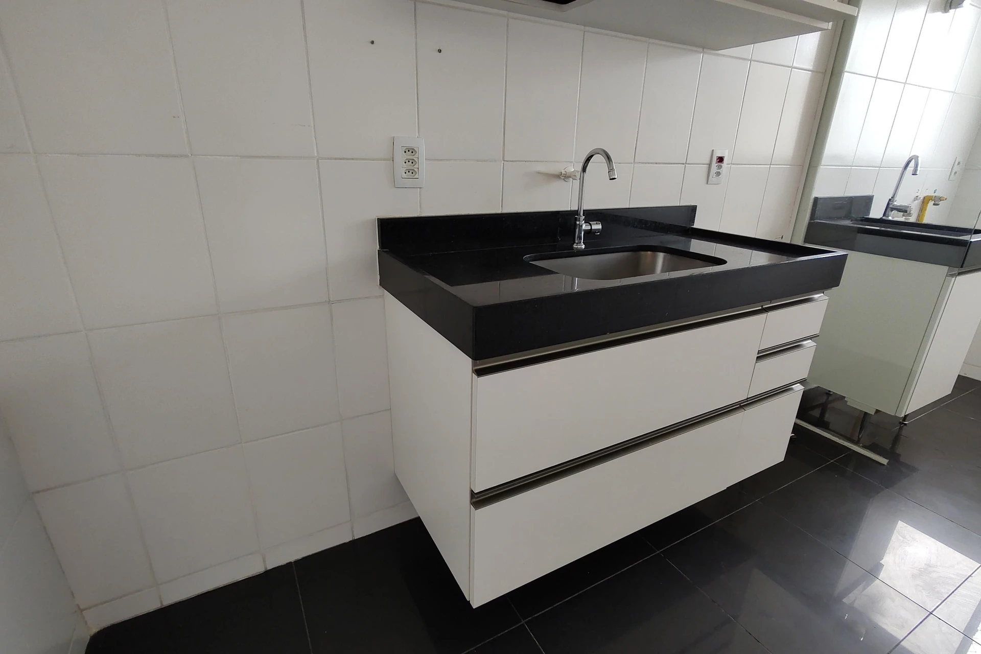 2-bedroom apartment in a building with a gym — photo 68