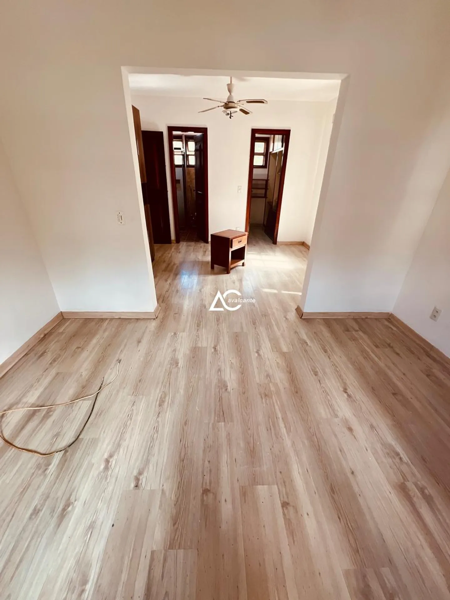 House with 5 bedrooms and 5 bathrooms plus a pool — photo 20