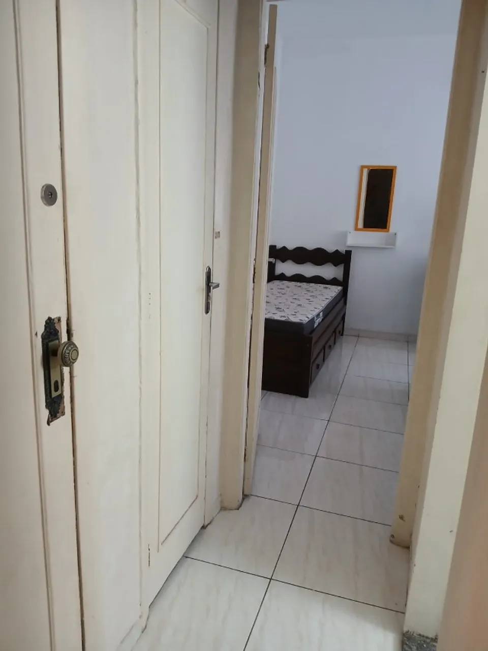 Furnished 1-bedroom apartment with a glass shower — photo 12