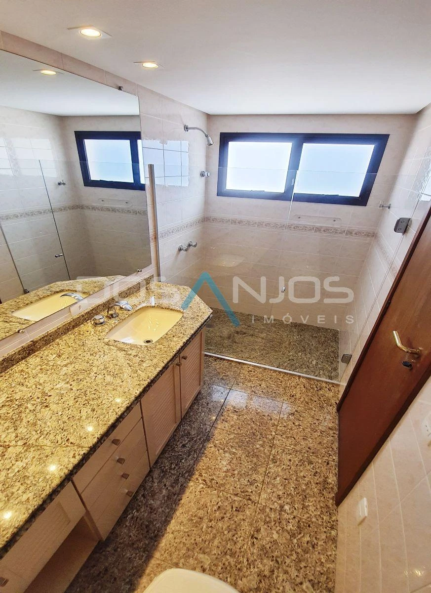 Furnished apartment with 4 bedrooms and 270 m² — photo 16