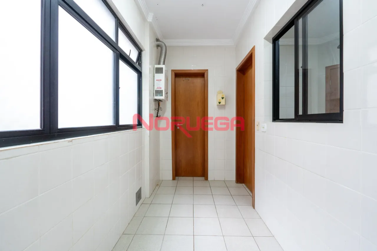 2-bedroom apartment with a built-in balcony grill — photo 18