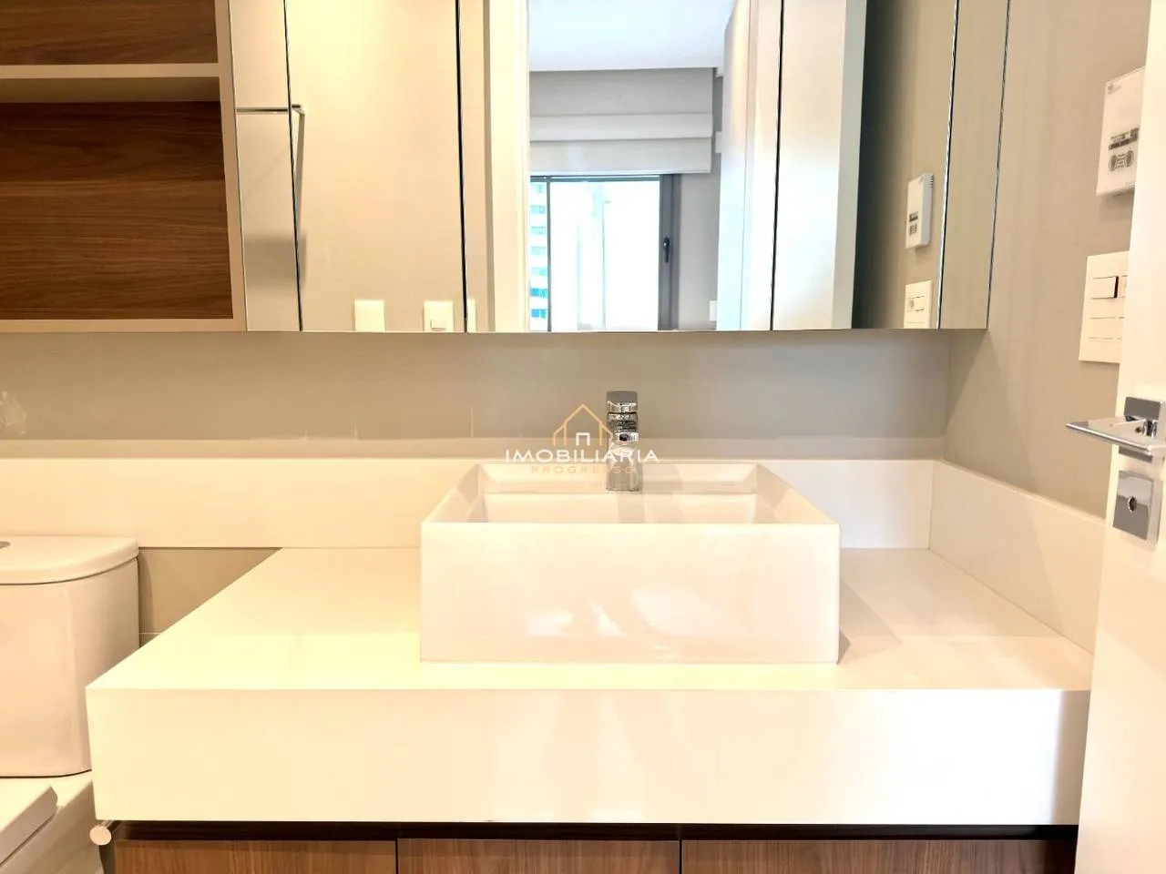 Floor-to-ceiling windows in a 3-bedroom apartment, 138 m² — photo 88