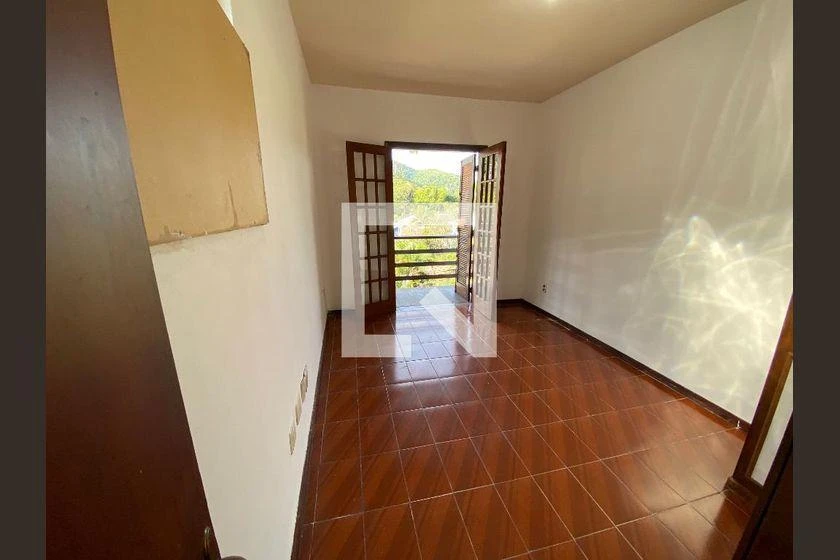 Rental house with 6 bedrooms and 704 m² — photo 33