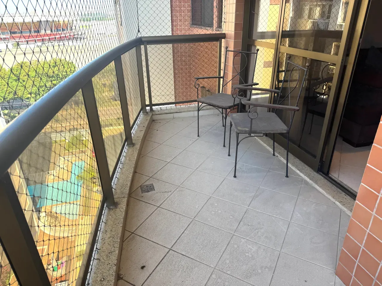 Furnished apartment with a balcony and 2 bedrooms — photo 16