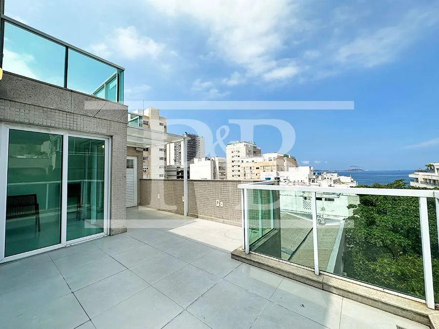 4-bedroom apartment with an enclosed glass balcony — photo 15