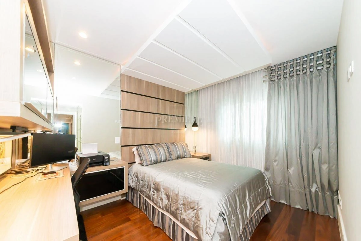 Apartment with 4 bedrooms and 5 baths, with a balcony — photo 15