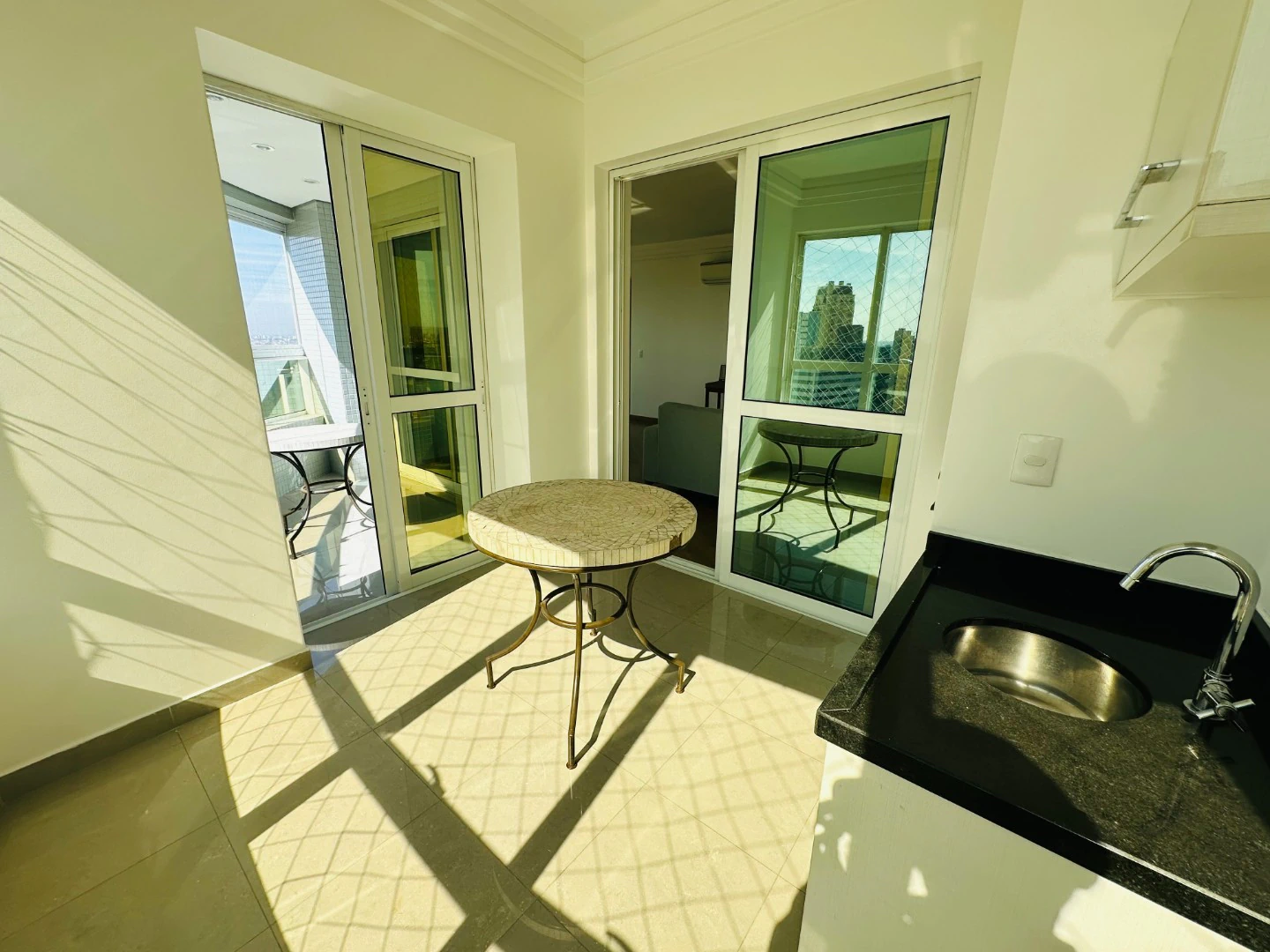 4-bedroom apartment in a building with a gym — photo 17