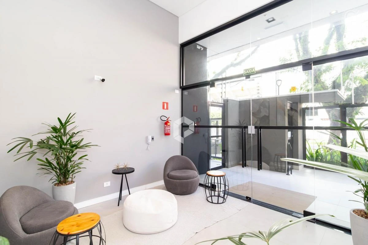 One-bedroom apartment in a building with a gym — photo 18