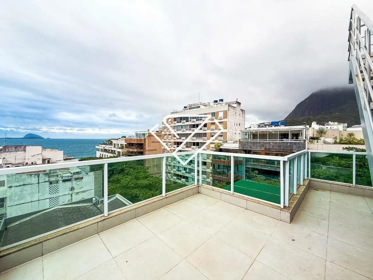 Water view in a 3-bedroom apartment, 660 m² — photo 39