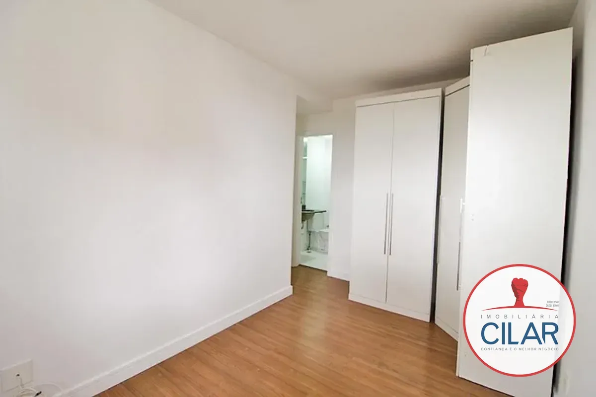 2-bedroom apartment in a building with a gym — photo 9