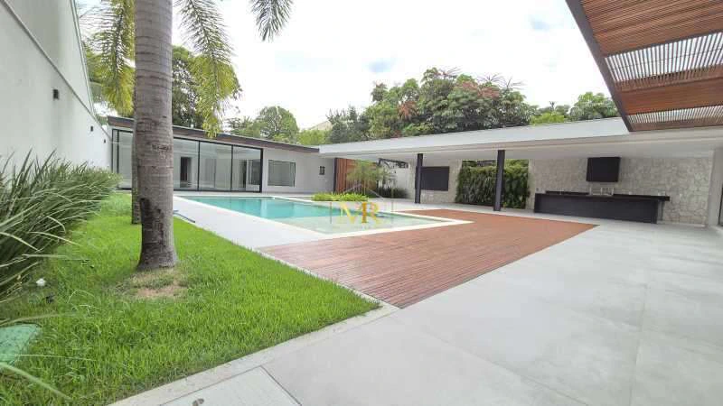 Triplex house with 6 en-suite bedrooms and 9 bathrooms — photo 17