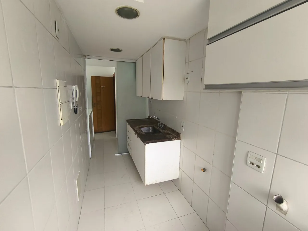 3-bedroom apartment with a closed kitchen and 2 parking spaces — photo 7