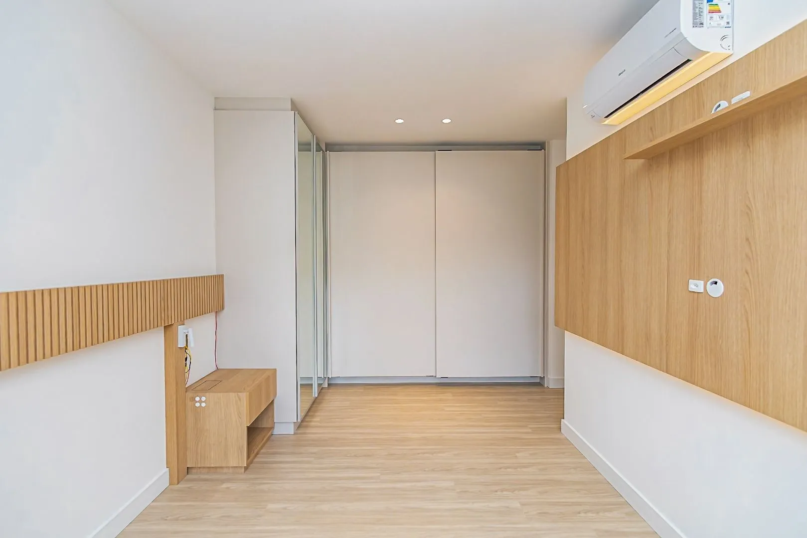 Furnished apartment, 78 m², with a glass-enclosed balcony — photo 34