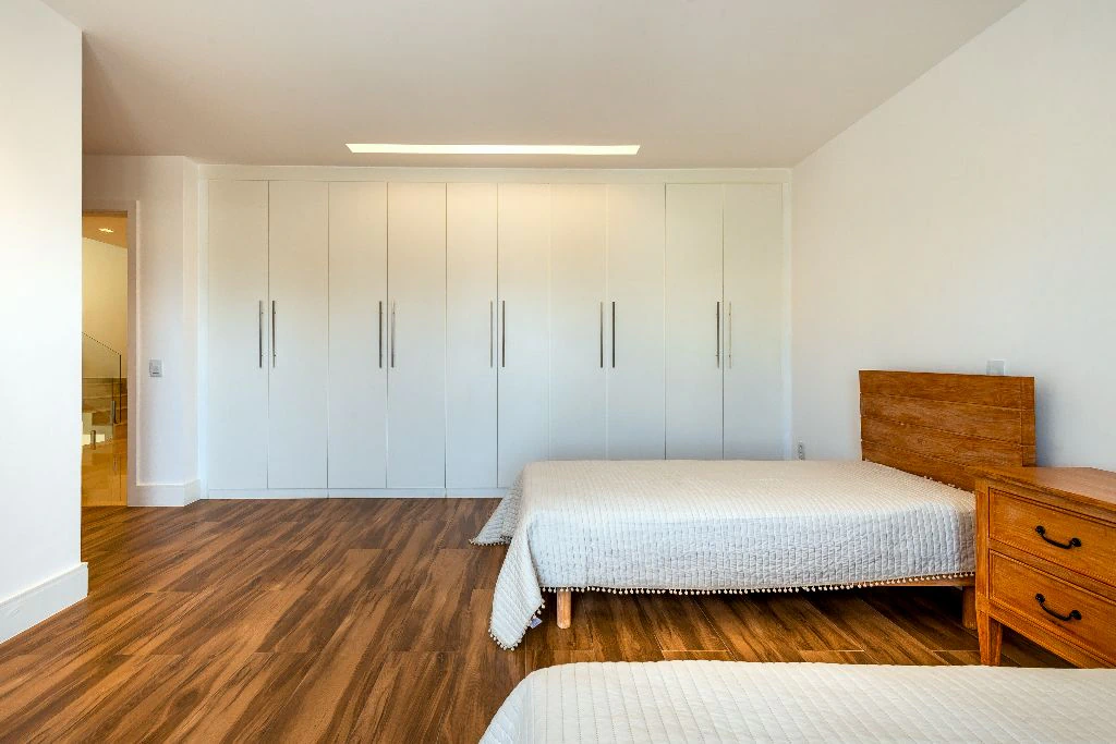 680 m² house with 4 en-suite bedrooms and 7 bathrooms — photo 7