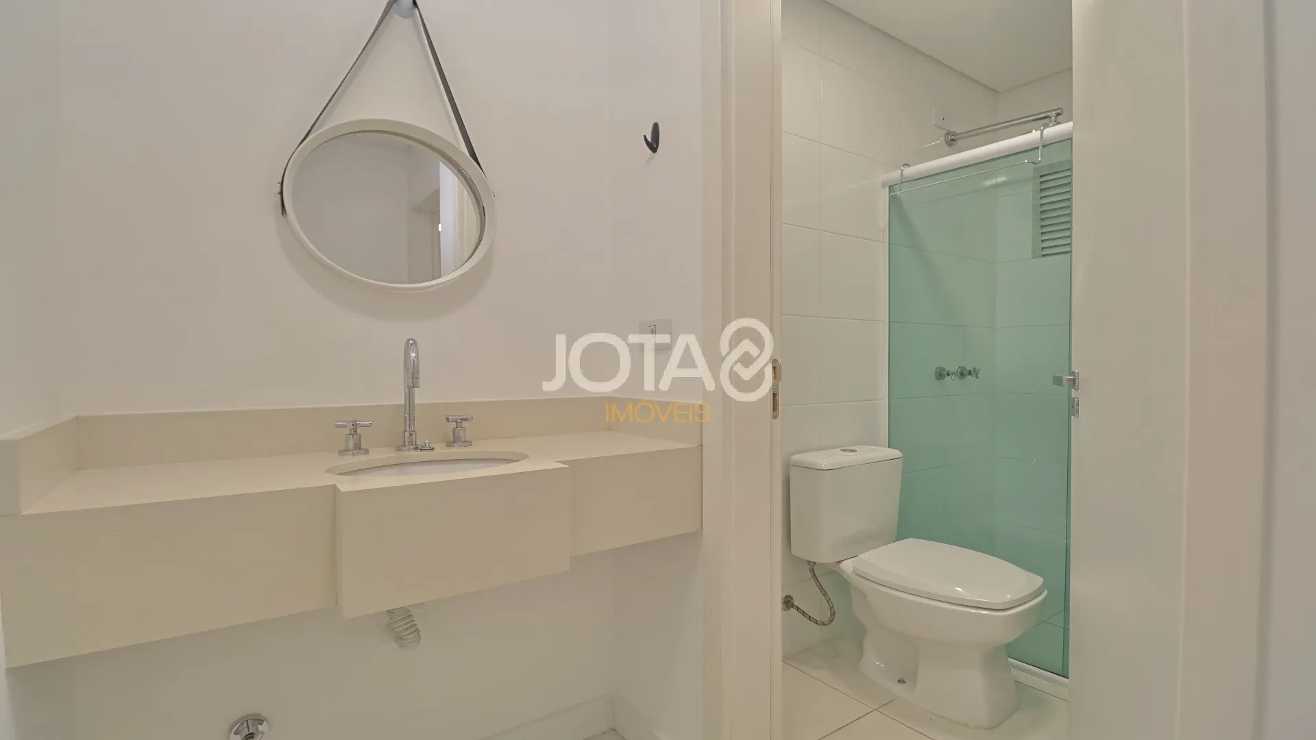 1-bedroom apartment with 66 m² and a balcony — photo 20
