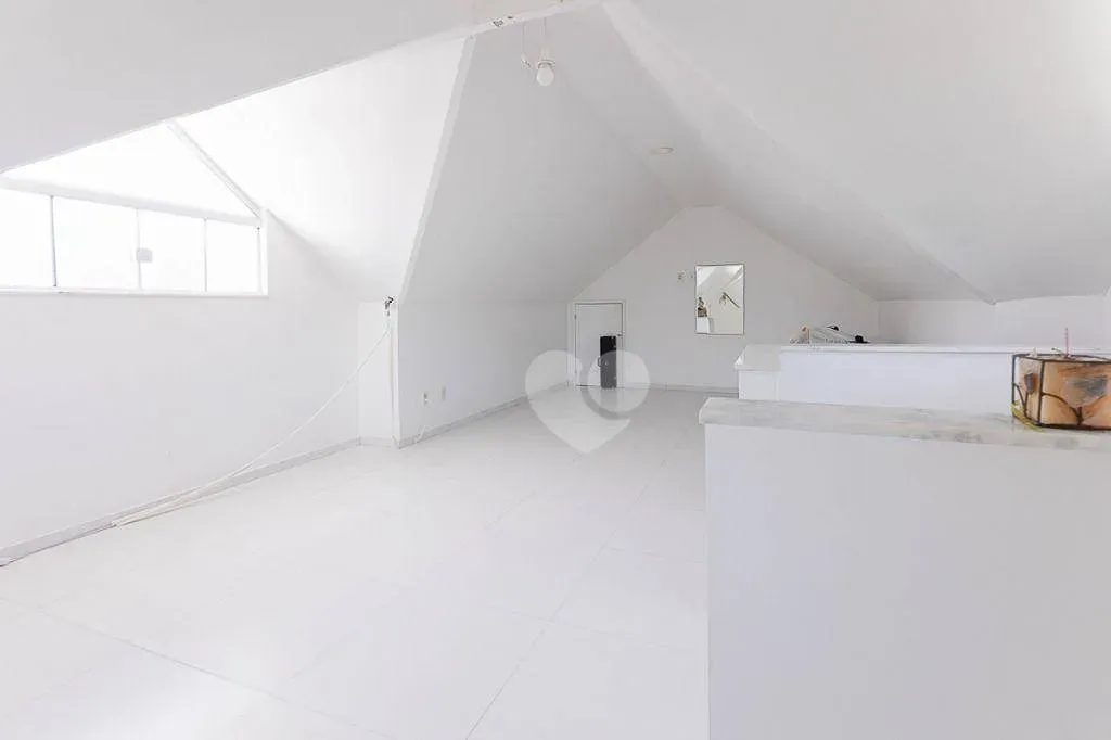 Furnished triplex house with 4 bedrooms and 370 m² — photo 48
