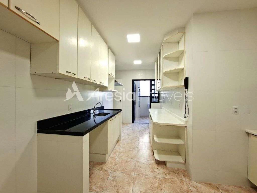 3-bedroom apartment with 140 m² and city-view windows — photo 13