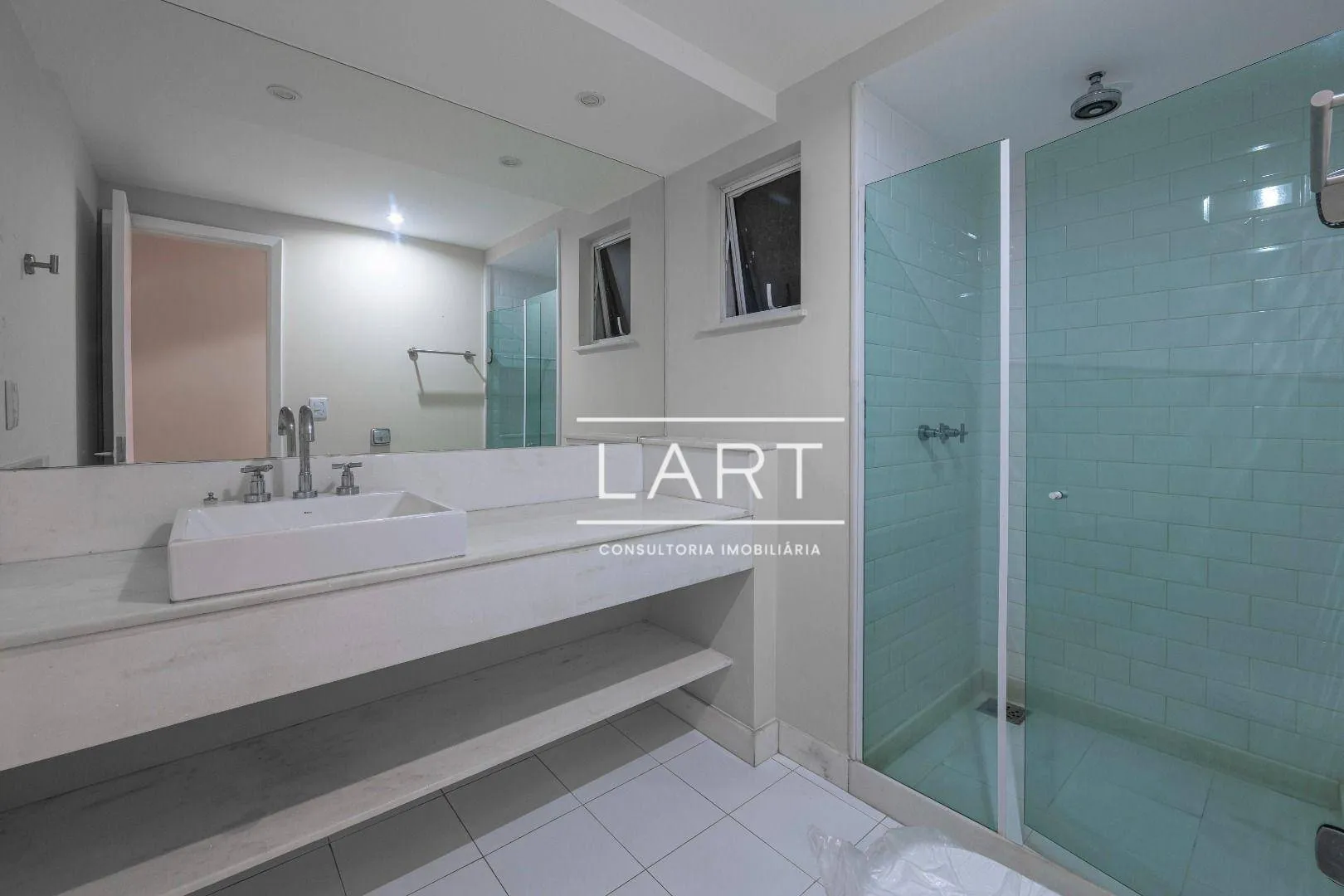 4-bedroom apartment with 5 bathrooms, 210 m² — photo 22