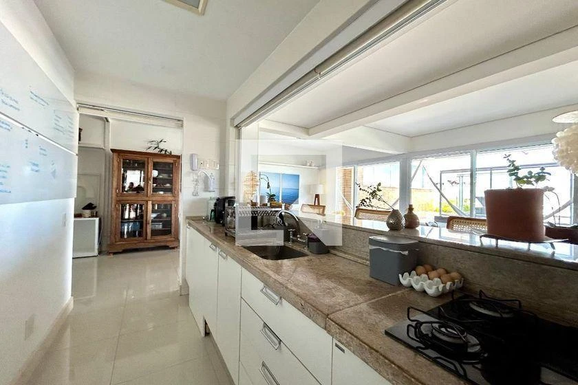Furnished apartment, 196 m², with a glass-enclosed balcony — photo 2