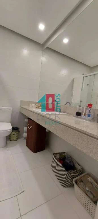 Furnished apartment with 3 en-suite bedrooms and 2 spots — photo 25