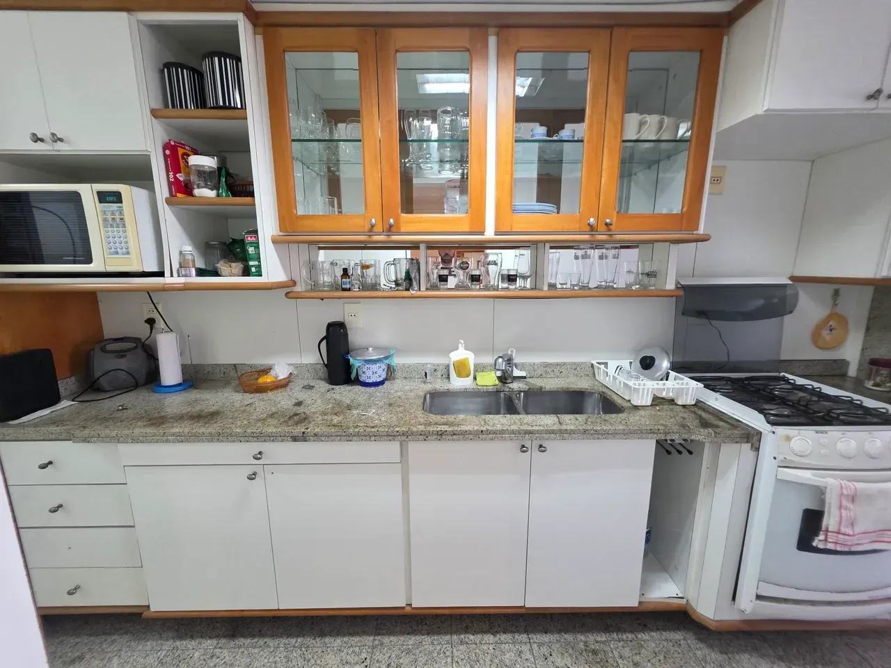 Furnished 2-bedroom apartment with 3 bathrooms — photo 6