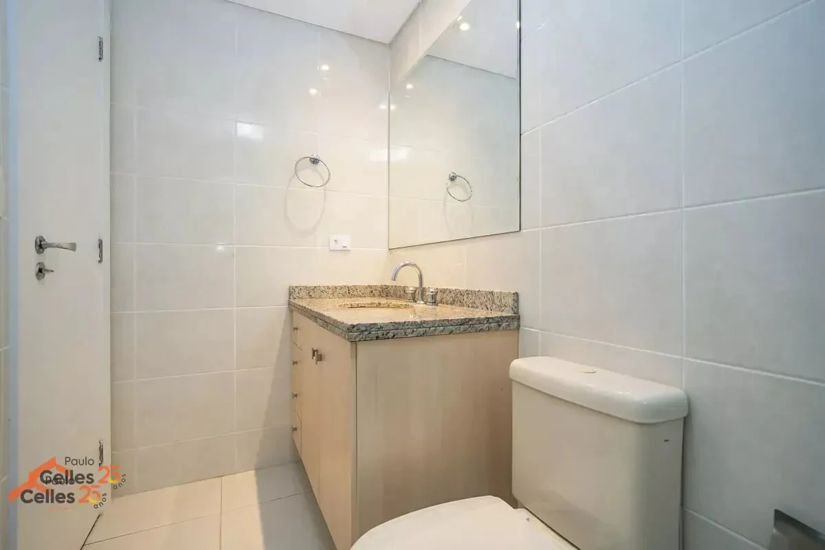 3-bedroom apartment with a grill on the balcony in Curitiba — photo 19