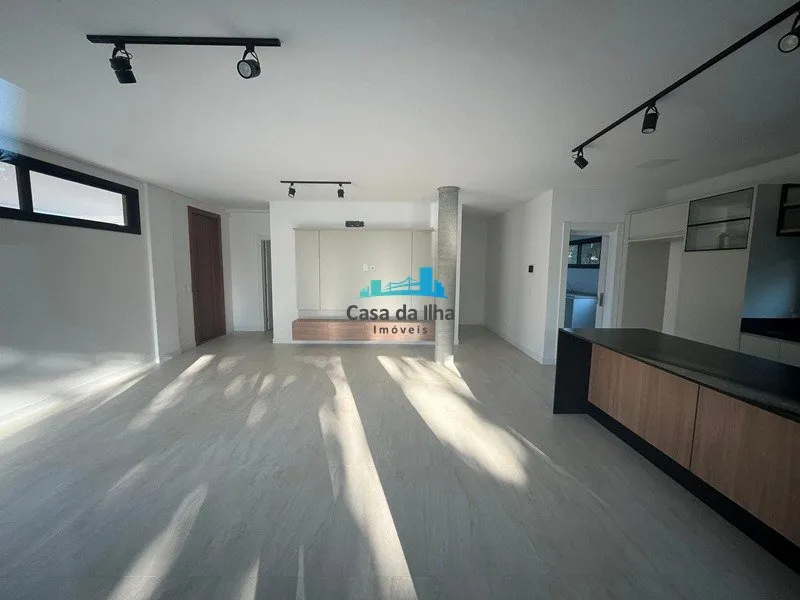 4-bedroom house with a garden in Florianópolis — photo 17