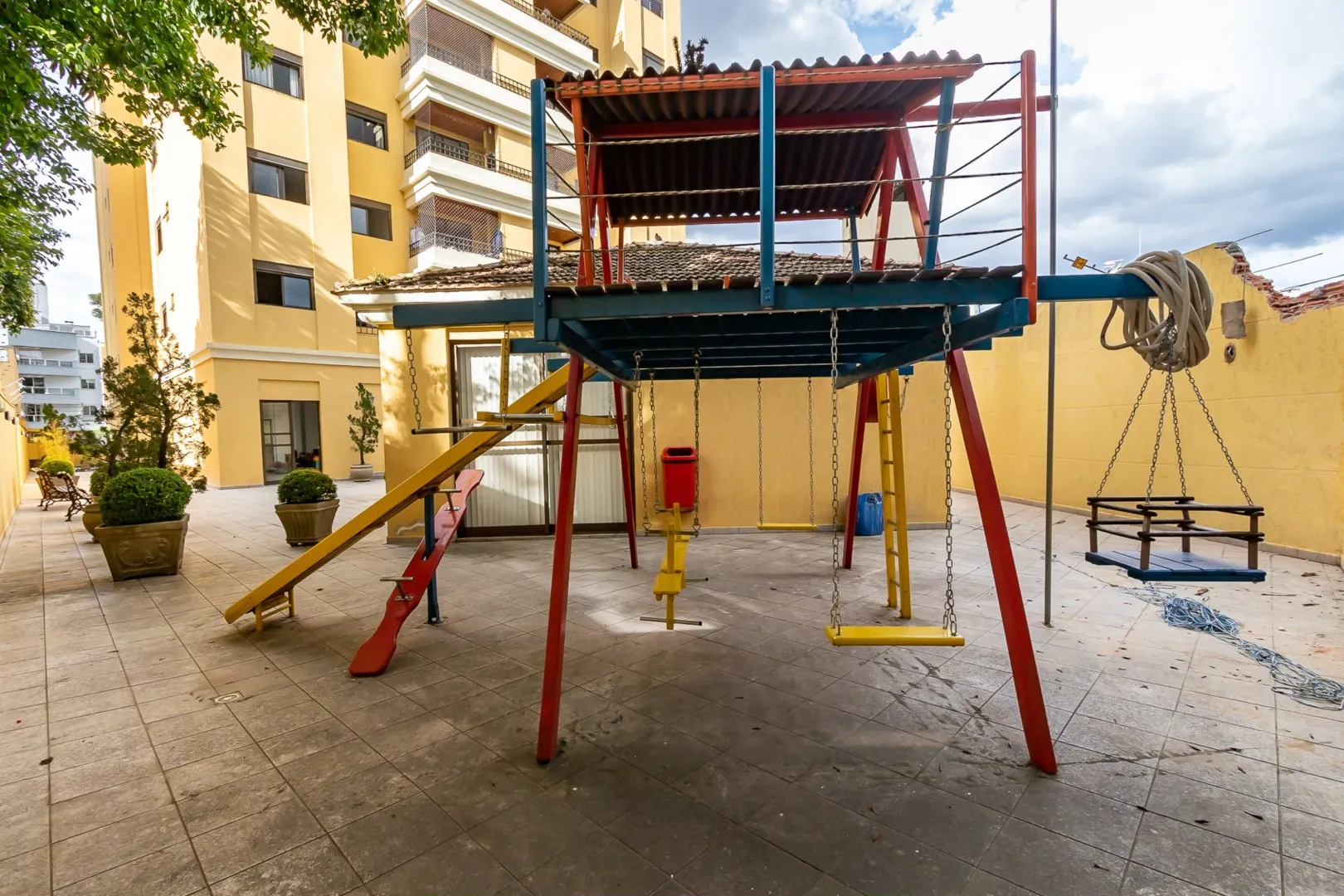Квартира с балконом 136 м² и 3 спальнями — photo 38