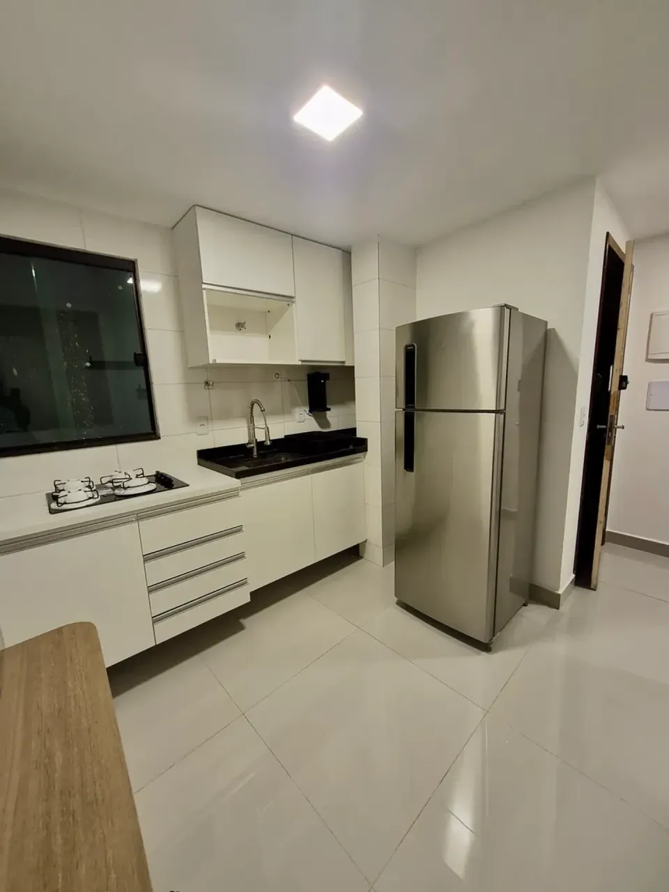 Furnished 1-bedroom apartment with balcony — photo 2