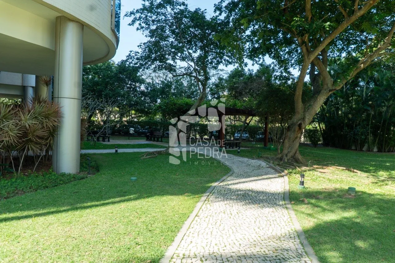 4-bedroom apartment with enclosed glass balcony — photo 44