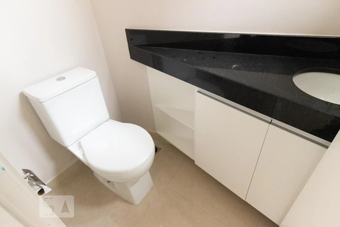 Bathtub in a 4-bedroom apartment, 255 m² — photo 63