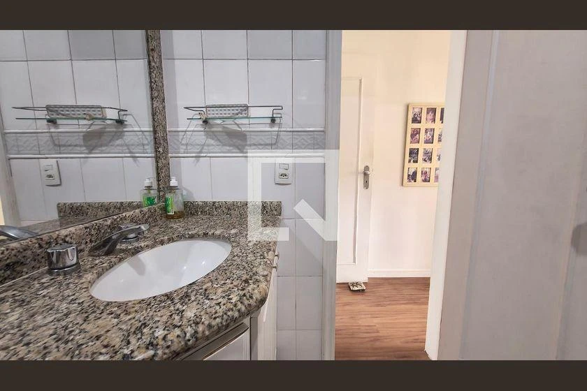 290 m² house with a bathtub and a walk-in closet — photo 12