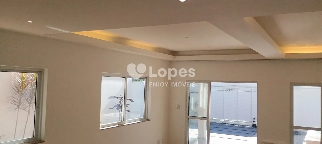 House with 5 bedrooms, 5 bathrooms and separate laundry — photo 13