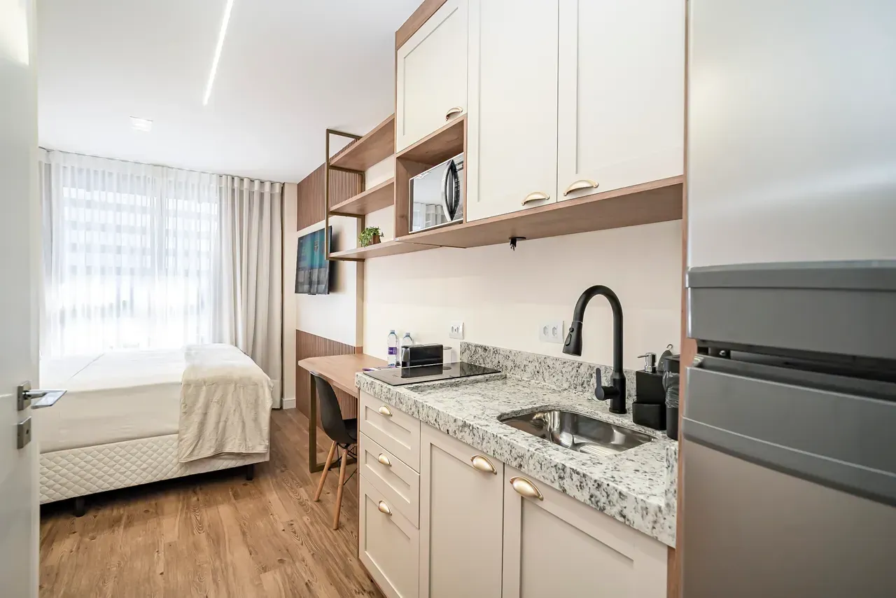 Furnished 1-bedroom apartment with 1 bathroom — photo 4