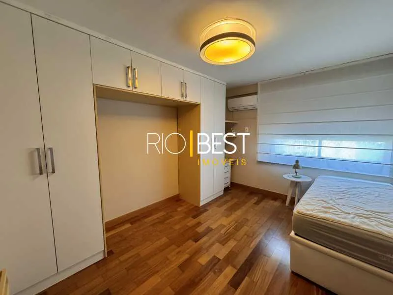 Floor-to-ceiling windows in a 4-bedroom apartment, 240 m² — photo 29