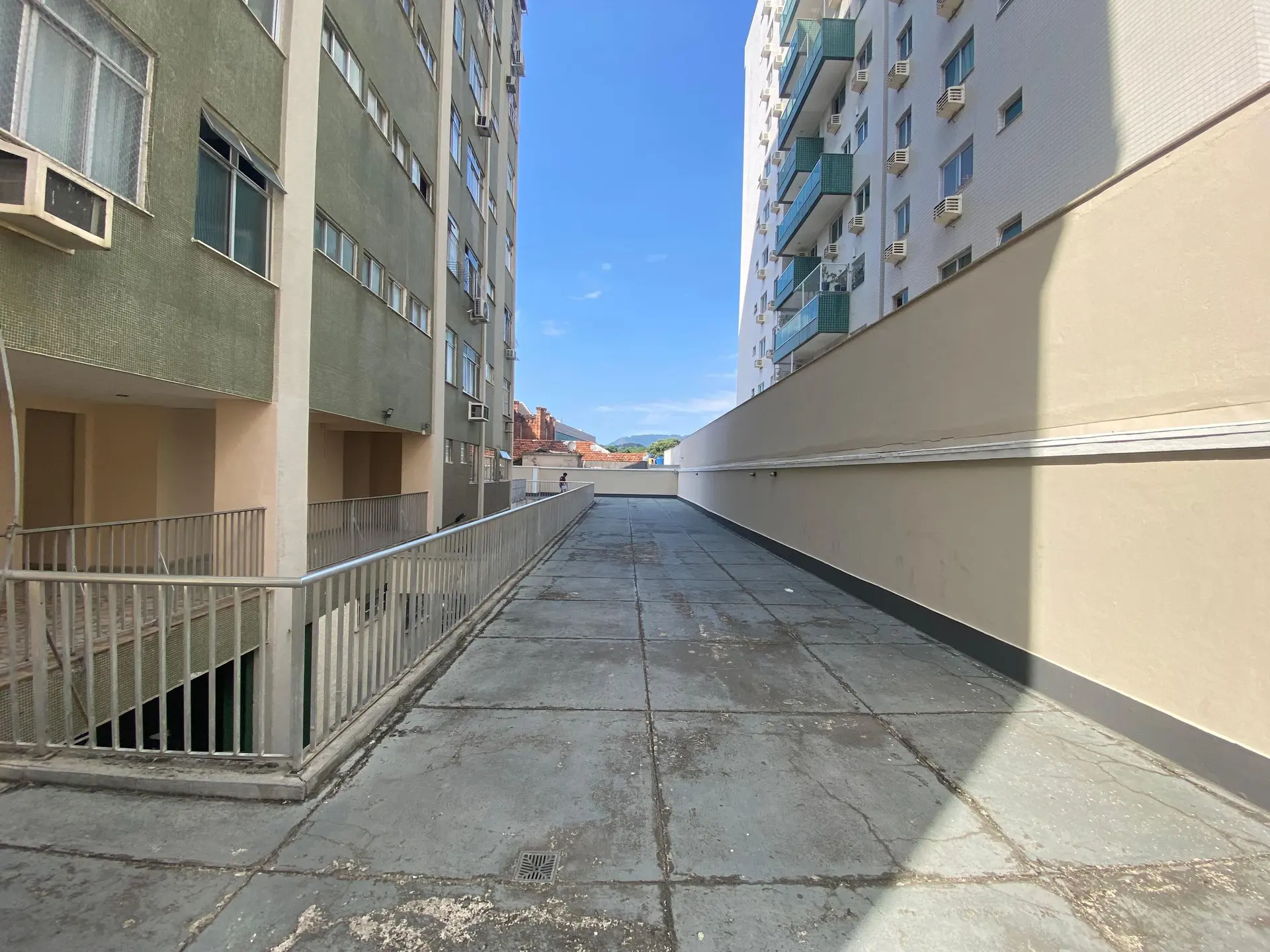 Квартира з 2 спальнями, 1 ванною та терасою — photo 6