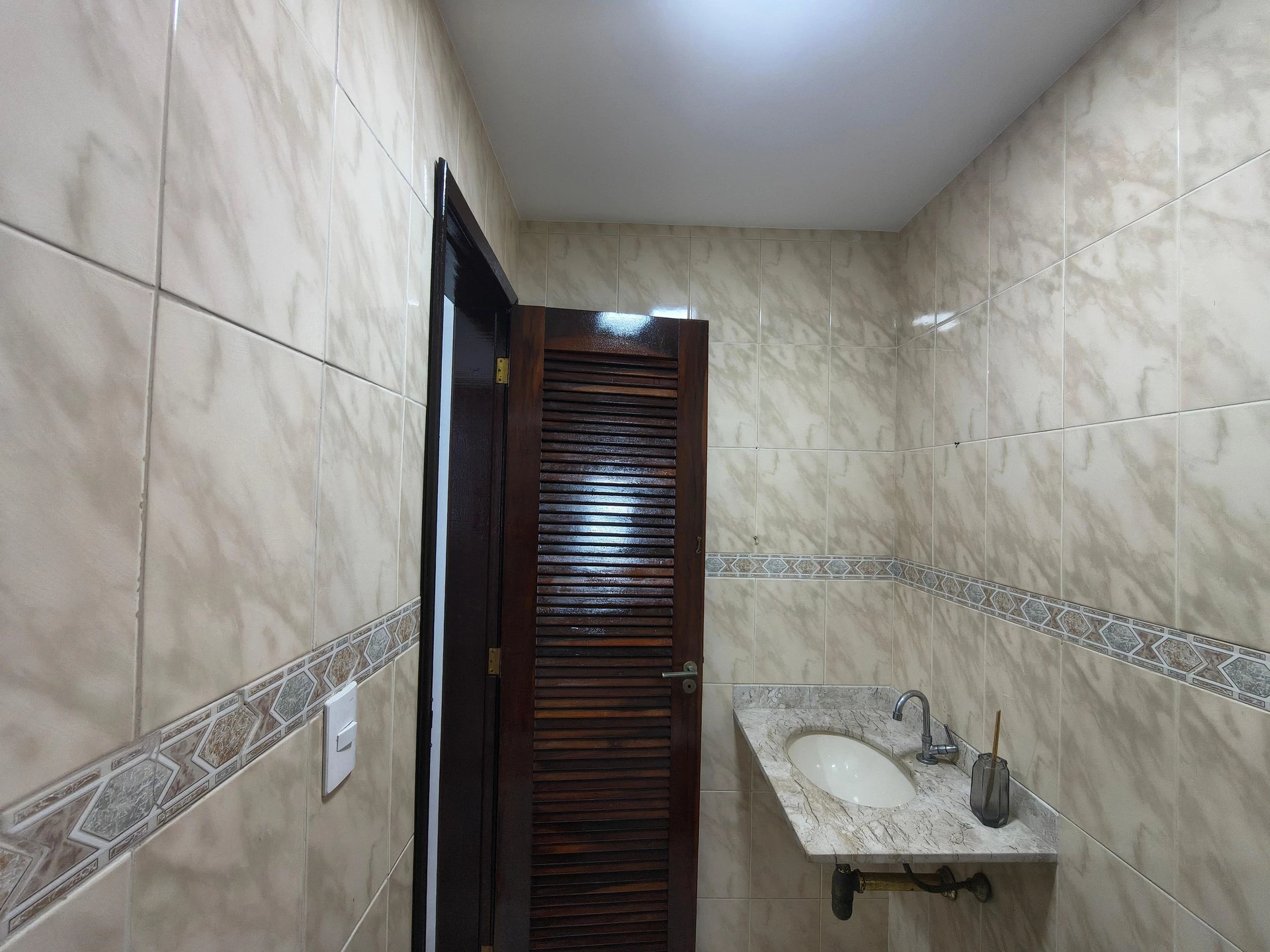 House with 3 bedrooms and an enclosed balcony — photo 42