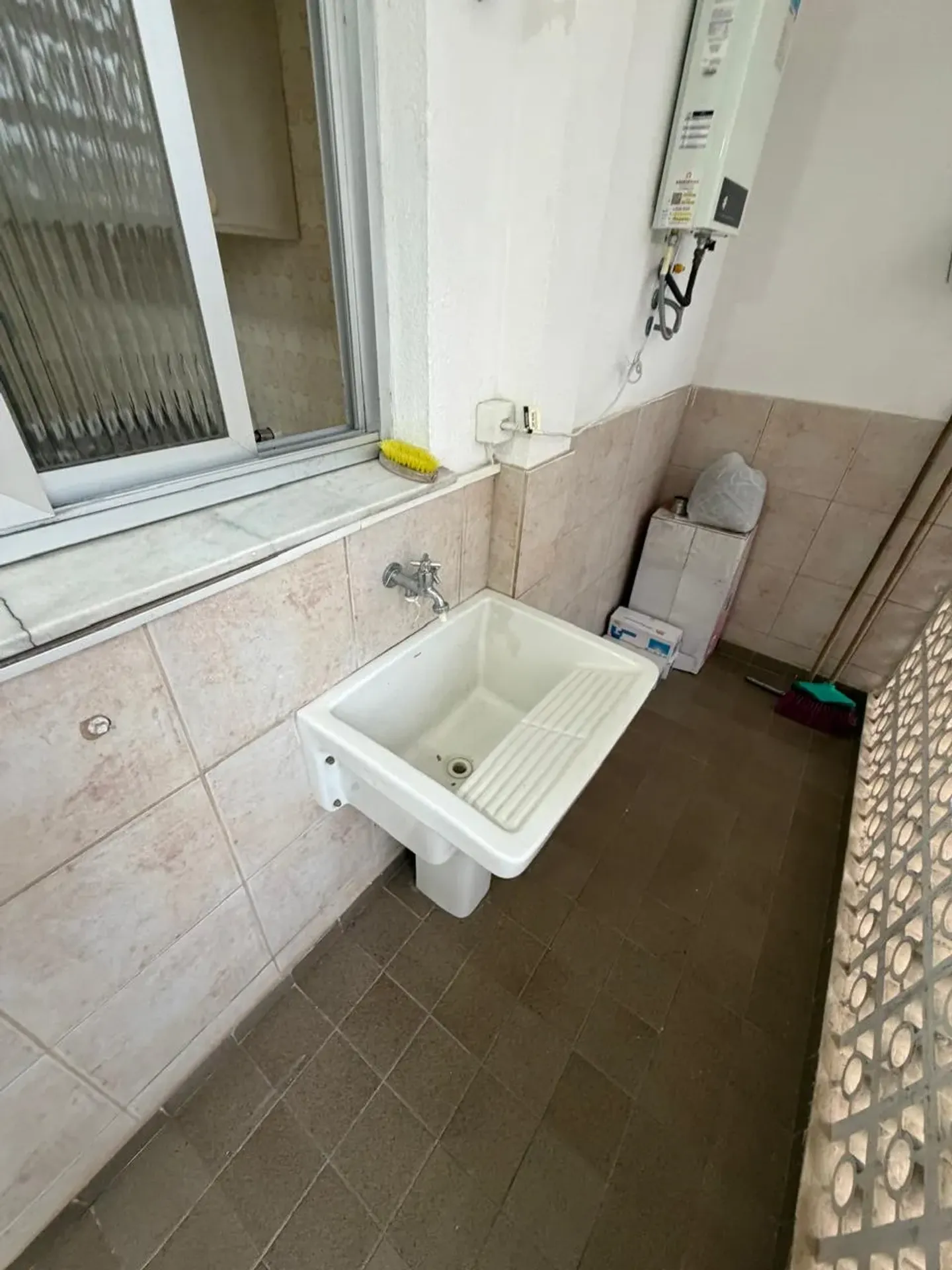 3-bedroom apartment with wood or laminate floors in Curitiba — photo 20