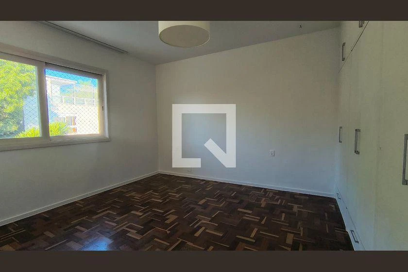 House with 4 bedrooms and a balcony with grill — photo 6