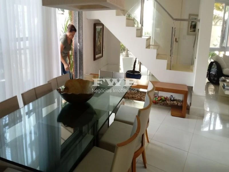 11-bedroom house with a walk-in closet in Rio de Janeiro — photo 36