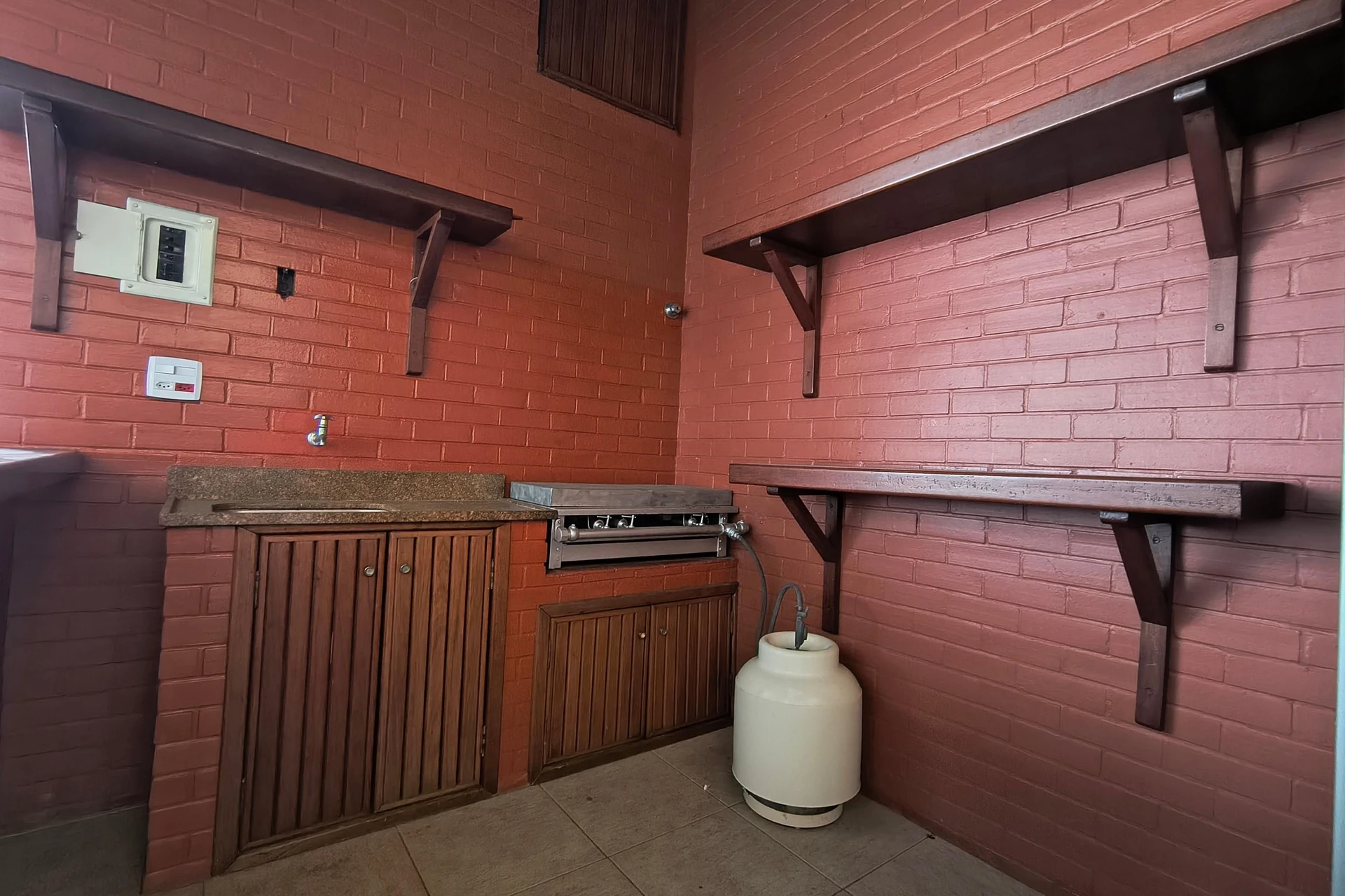 Jacuzzi y 3 dormitorios: casa de 742 m² — photo 113