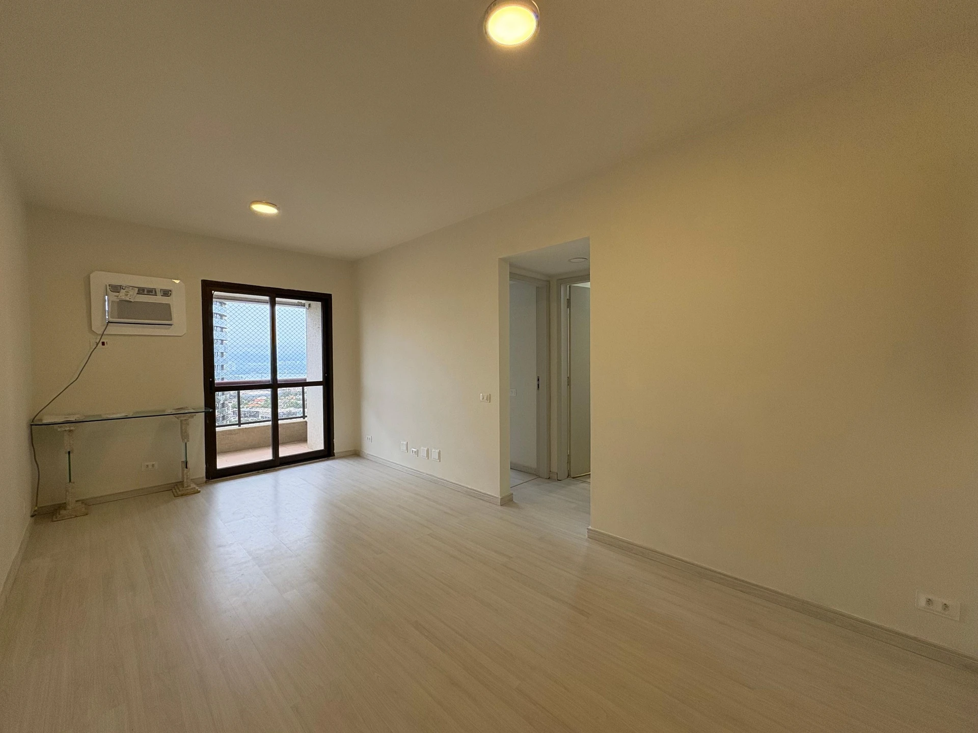 2-bedroom apartment with a glass-enclosed balcony — photo 9