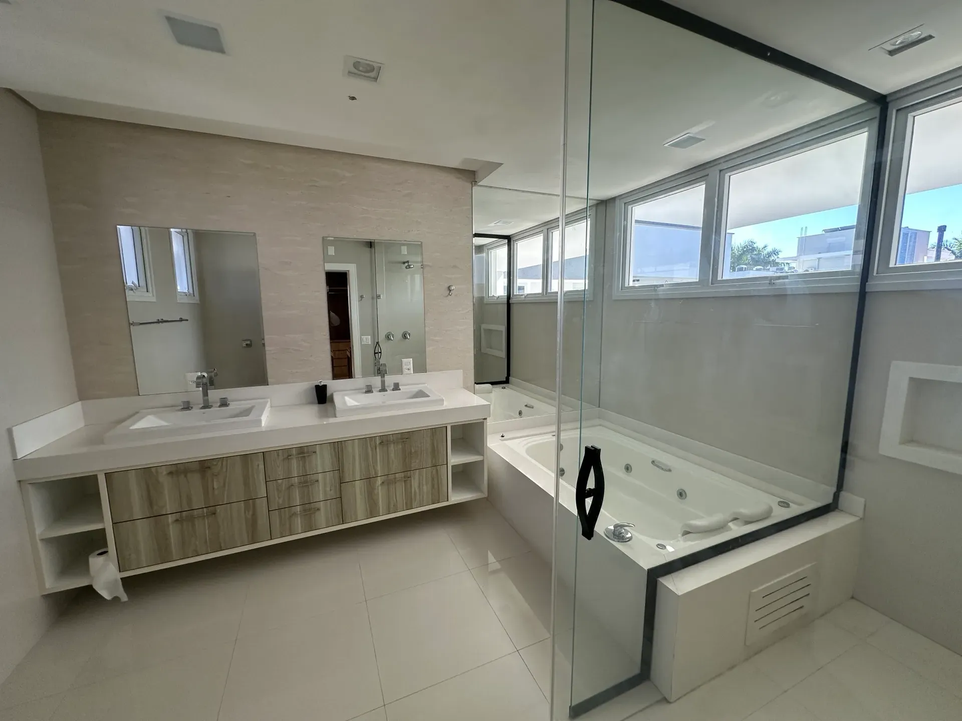 Casa mobiliada com 9 suítes e jacuzzi no prédio — photo 34