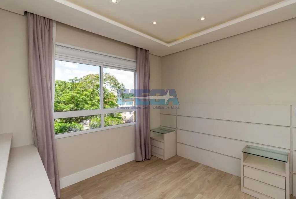 Apartamento com 4 quartos e varanda de vidro fechada — photo 25
