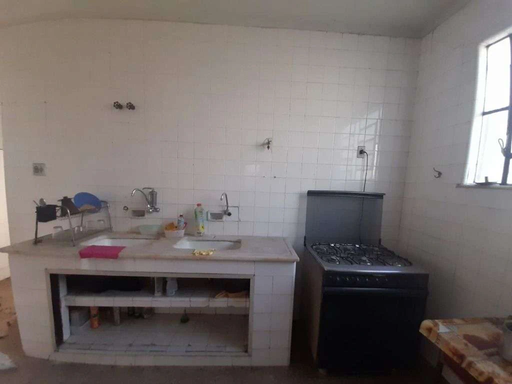 Casa mobiliada com 4 quartos e cozinha com fogão a gás — photo 7