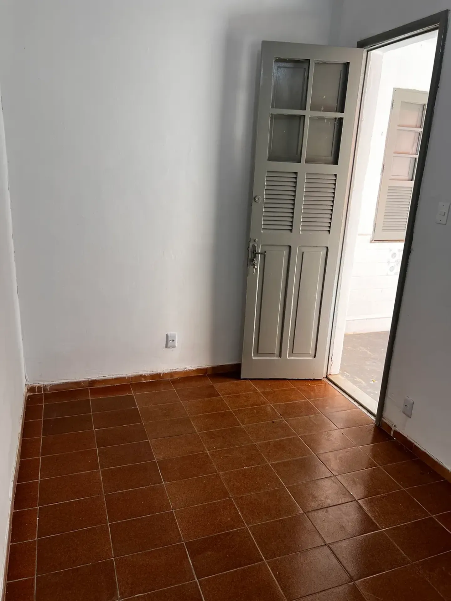 Немеблированная квартира с 1 спальней и 100 м² — photo 17