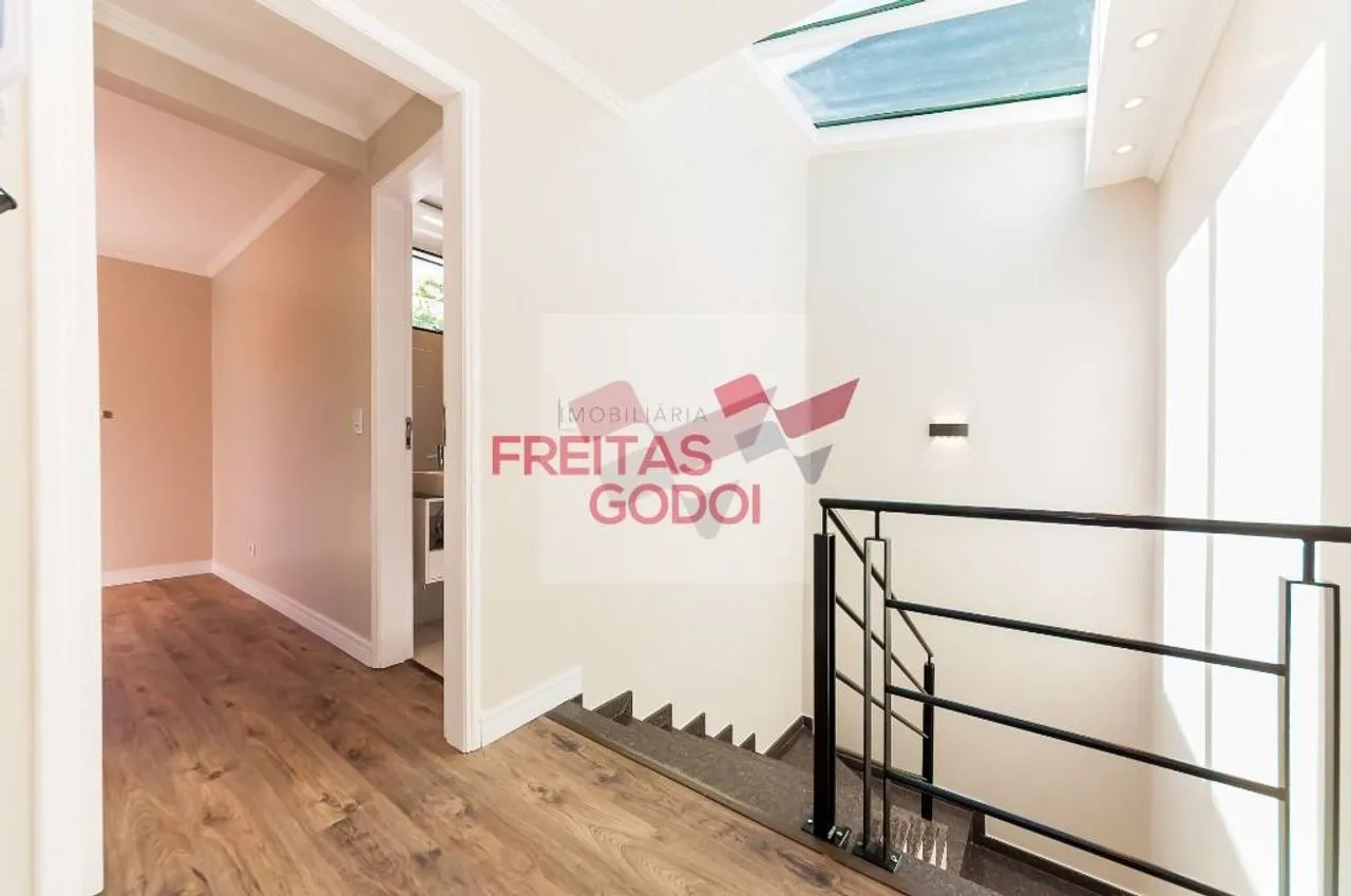 2-bedroom house with floor-to-ceiling windows in Curitiba — photo 8